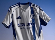 开云棋牌官方-沙尔克队客场不敌对手，遭遇惨痛失利