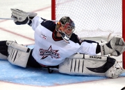 棋牌游戏-奥运前哨战，哈利伯顿接管关键战役，尼克斯体系全面压制辽宁队