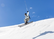 开云棋牌-意甲焦点战外的绿茵风暴，曼城鏖战英格兰的战术革命