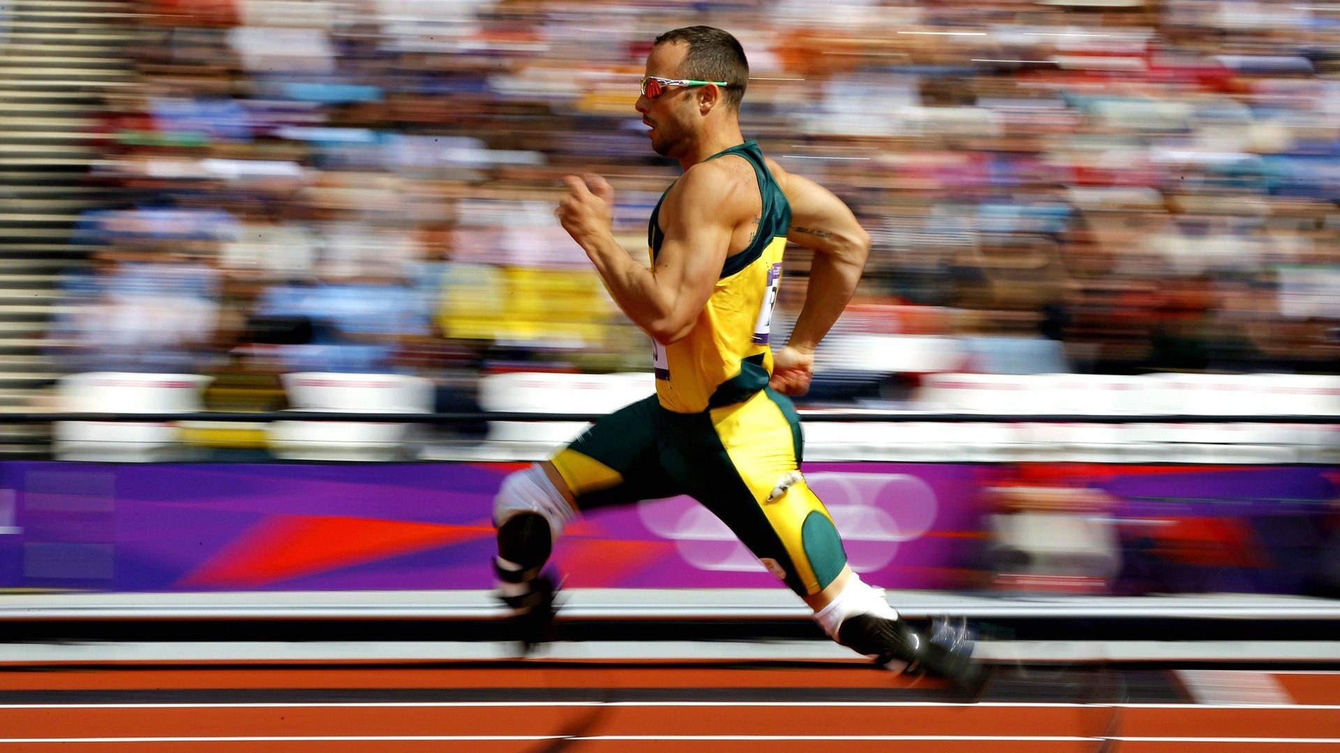 赛道上的城市交响曲，奥利维耶率队闪耀F1街道赛之夜