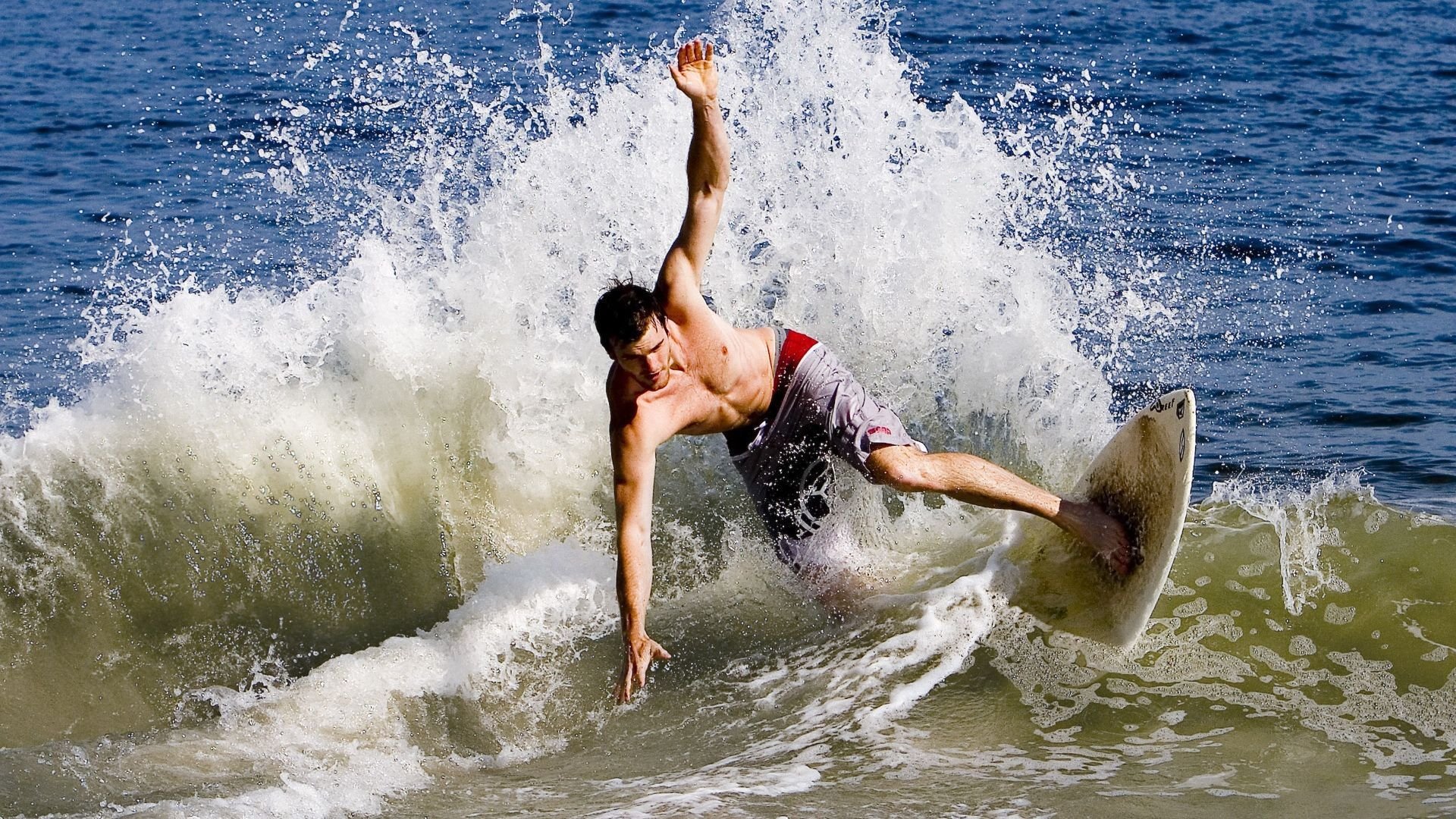 乔治全程高能输出，新疆队力克勇士，一场跨越地域的篮球对话